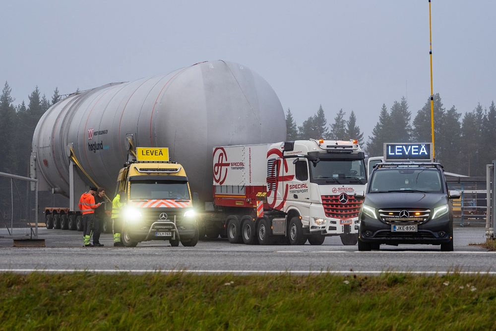 LNG tankkien kuljetus, kuva: Ahola Transport